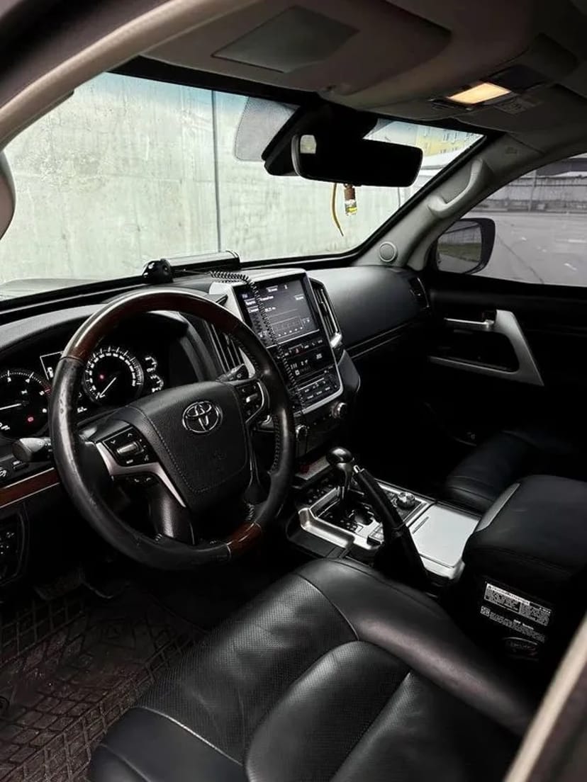 358 Броньований джип Toyota Land Cruiser 200