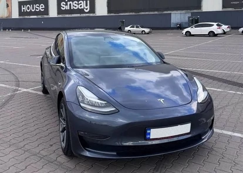 145 Авто Tesla Model 3 сіра без водія на весілля 