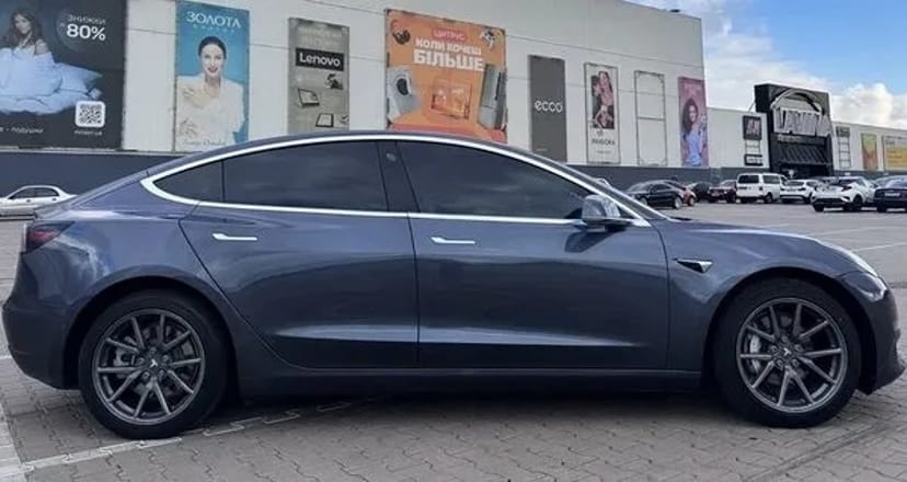 145 Авто Tesla Model 3 сіра без водія на весілля 