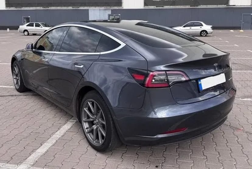 145 Авто Tesla Model 3 сіра без водія на весілля 
