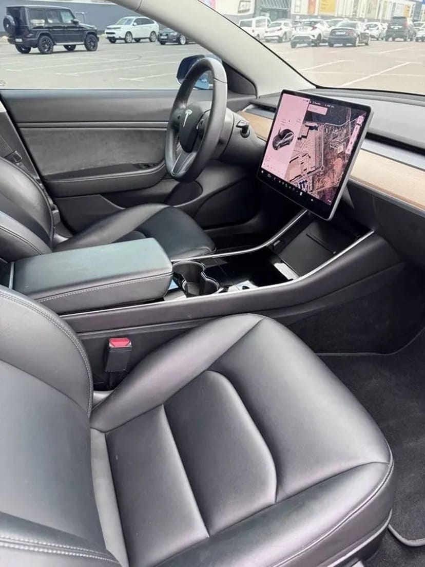 145 Авто Tesla Model 3 сіра без водія на весілля 