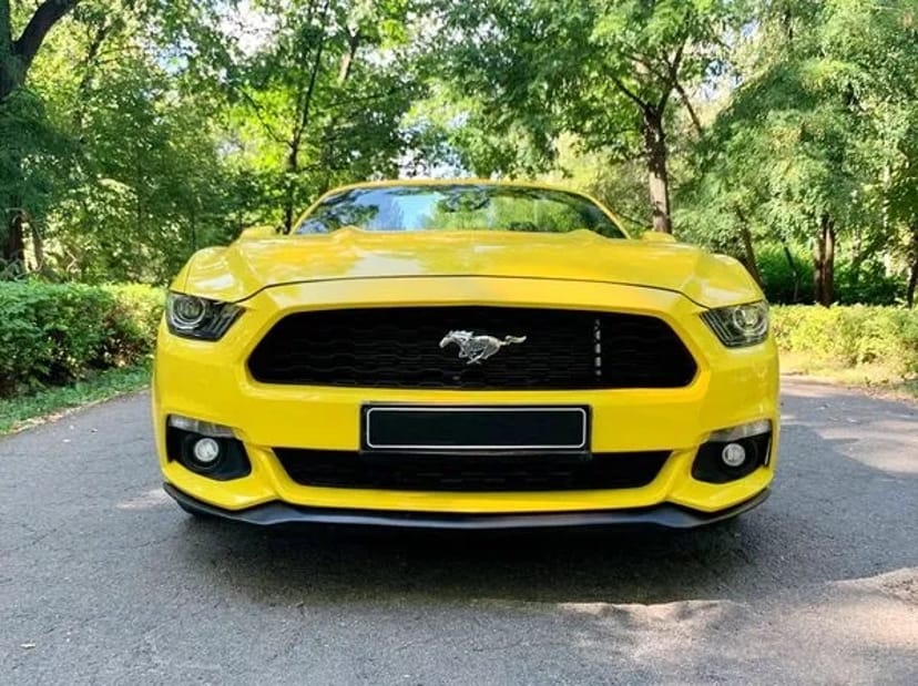 070 Кабріолет Ford Mustang GT жовтий