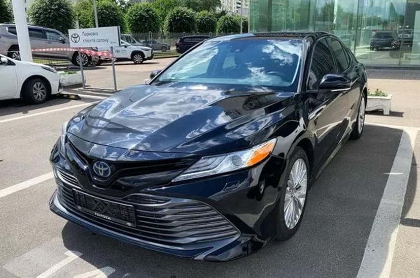 076 Toyota Camry V70 чорная замовити авто на весілля