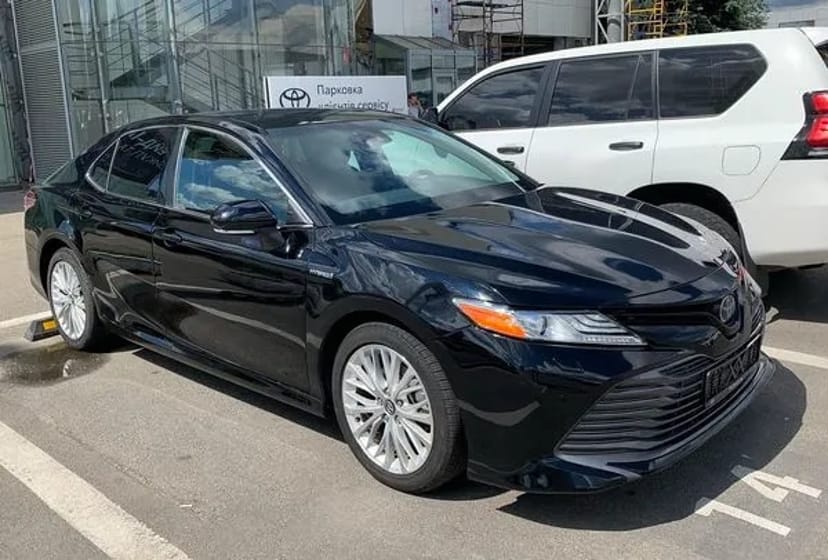 076 Toyota Camry V70 чорная замовити авто на весілля