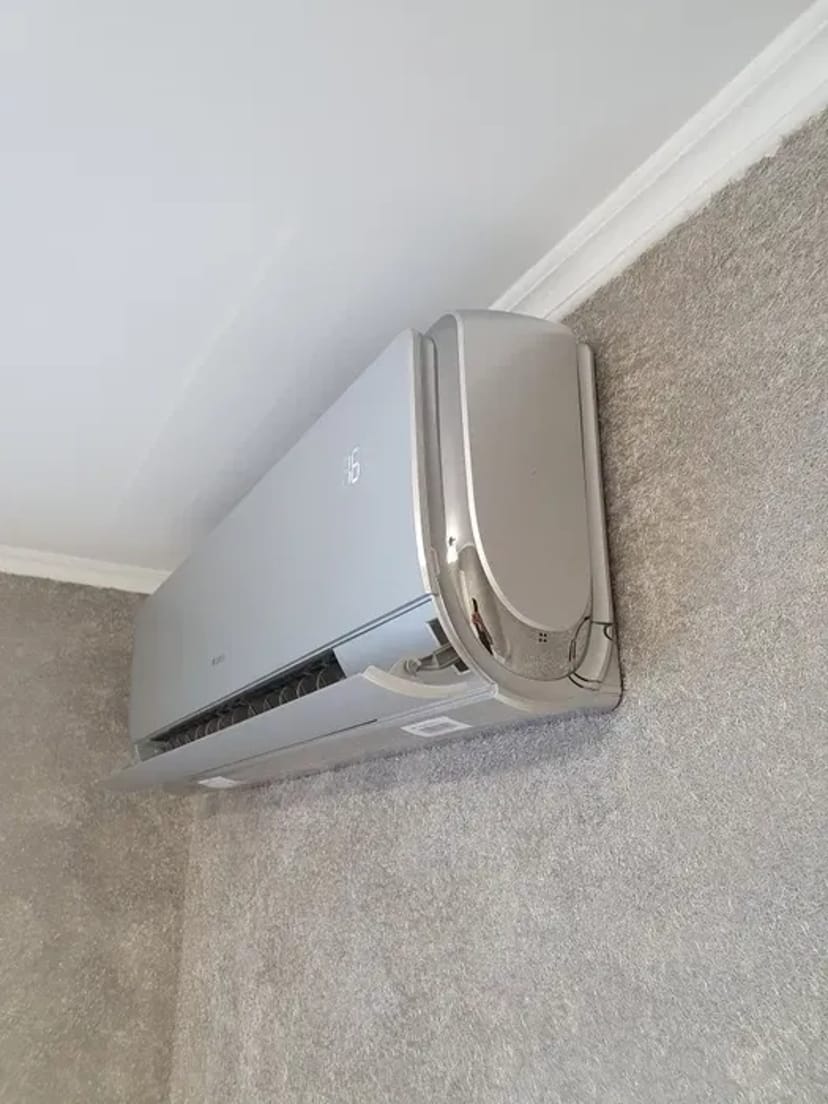 Встановлення, чищення, ремонт та заправка кондиціонерів.