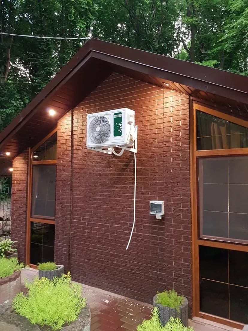 Встановлення, чищення, ремонт та заправка кондиціонерів.