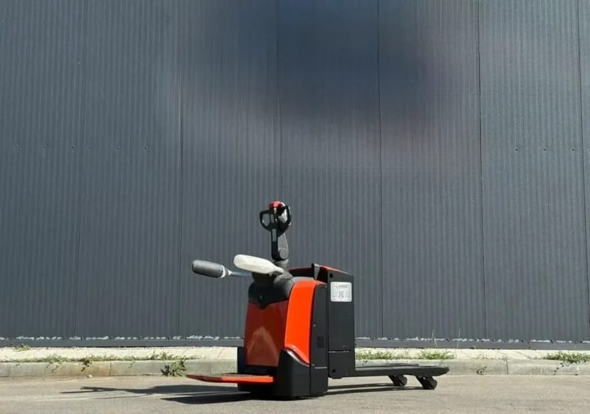 Електрична рокла Toyota BT LPE200
