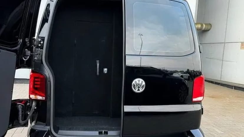 380 Мікроавтобус Volkswagen Multivan B6 броньований без водія