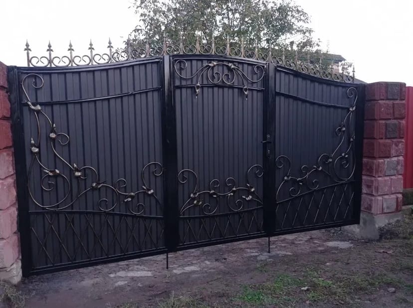 Ворота Луцьк відкатні та розпашні металеві плетені з елементами ковки
