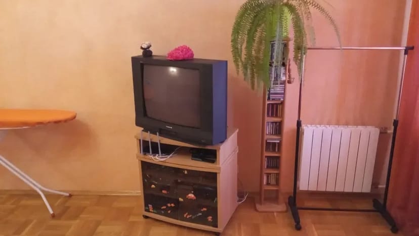 Вітальня 18 кв.м з лоджиєю дівчині 10 хвилин від метро, безпека, турбота, затишок