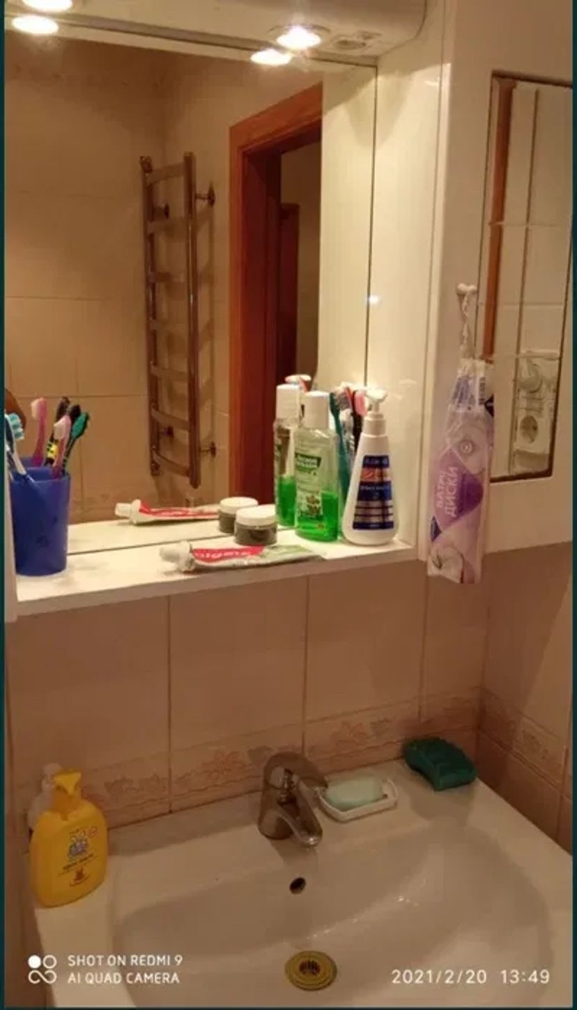 Вітальня 18 кв.м з лоджиєю дівчині 10 хвилин від метро, безпека, турбота, затишок