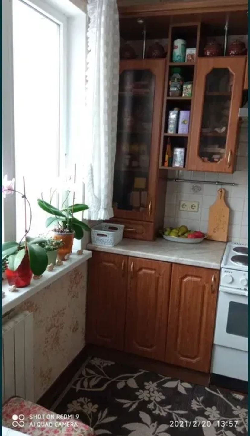 Вітальня 18 кв.м з лоджиєю дівчині 10 хвилин від метро, безпека, турбота, затишок