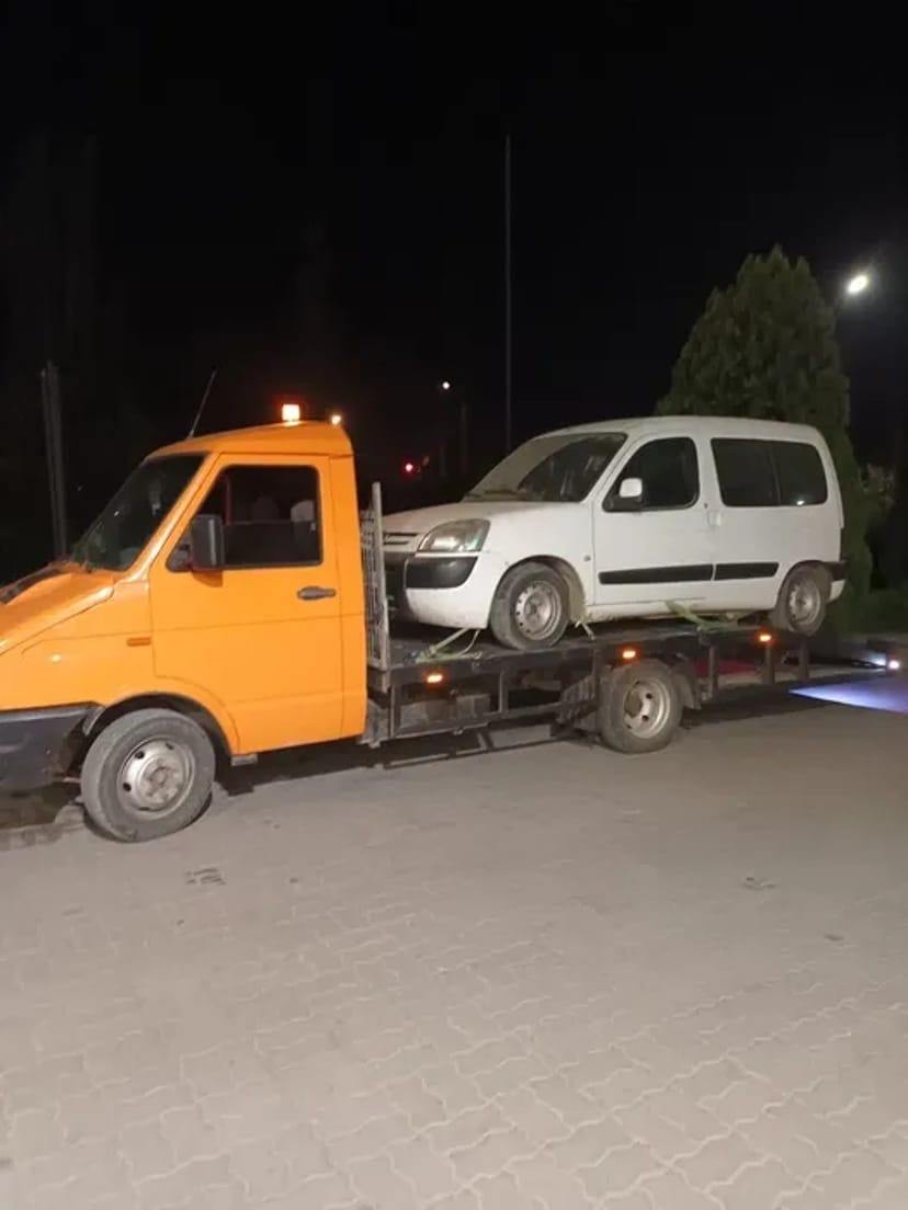Евакуатор: допомога на дорозі 24/7