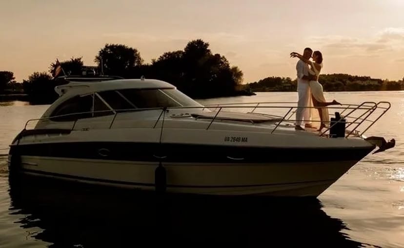 Катер-яхта Bavaria 37 Sport HT VIP ресторан Заферано Золоче