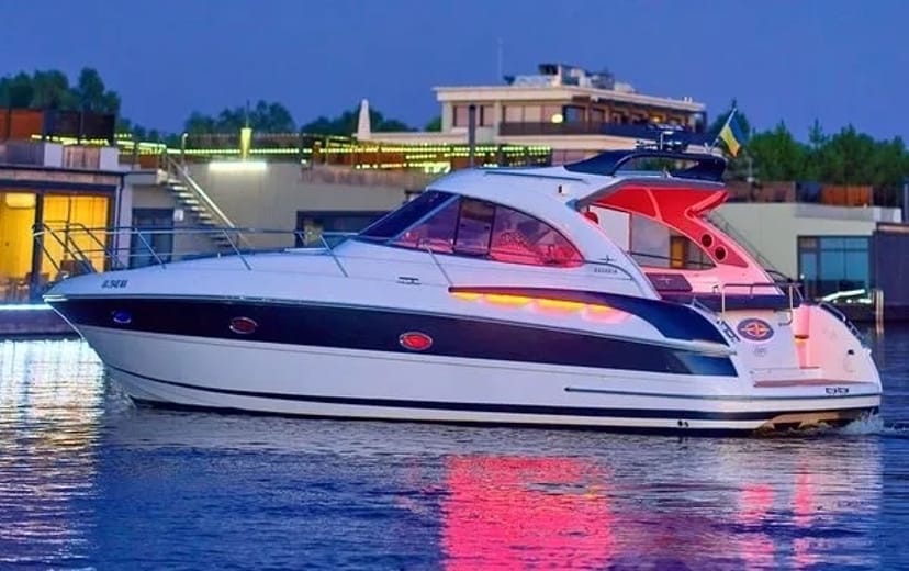 Катер-яхта Bavaria 37 Sport HT VIP ресторан Заферано Золоче