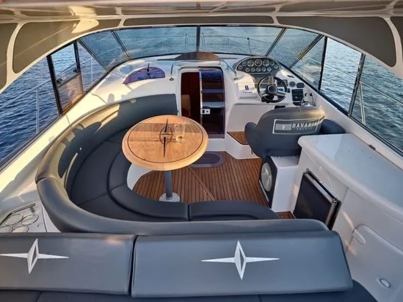 Катер-яхта Bavaria 37 Sport HT VIP ресторан Заферано Золоче