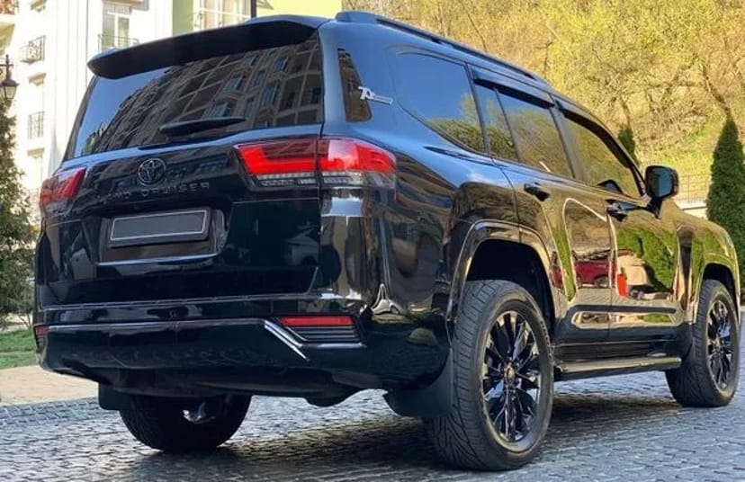 370 Toyota Land Cruiser 300 без водія