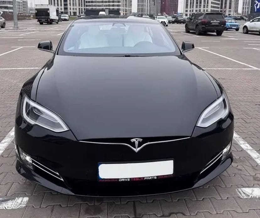 229 Авто на весілля Tesla Model S Performance чорний