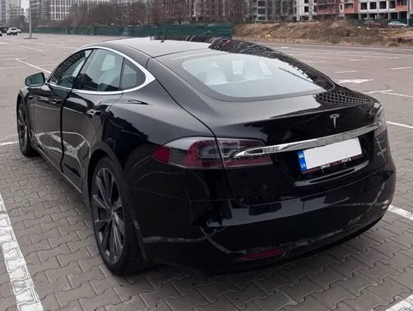 229 Авто на весілля Tesla Model S Performance чорний