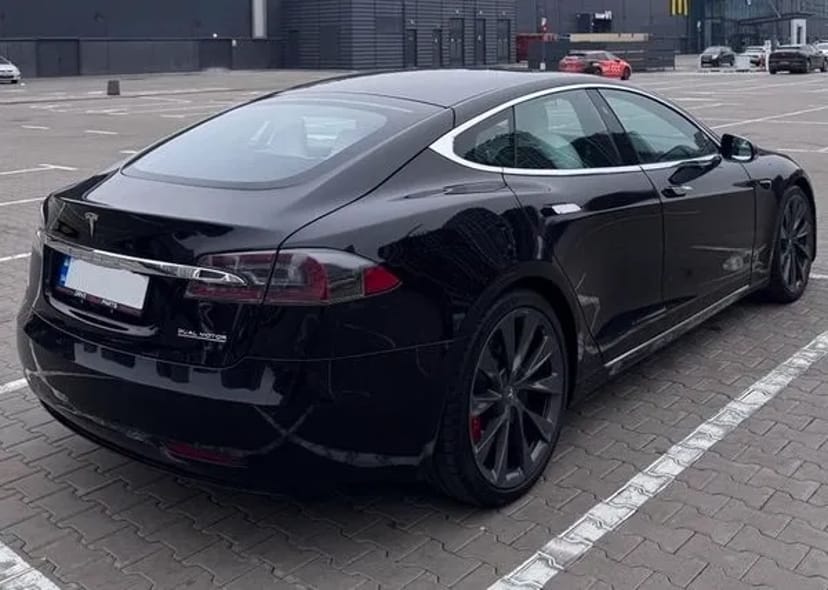 229 Авто на весілля Tesla Model S Performance чорний