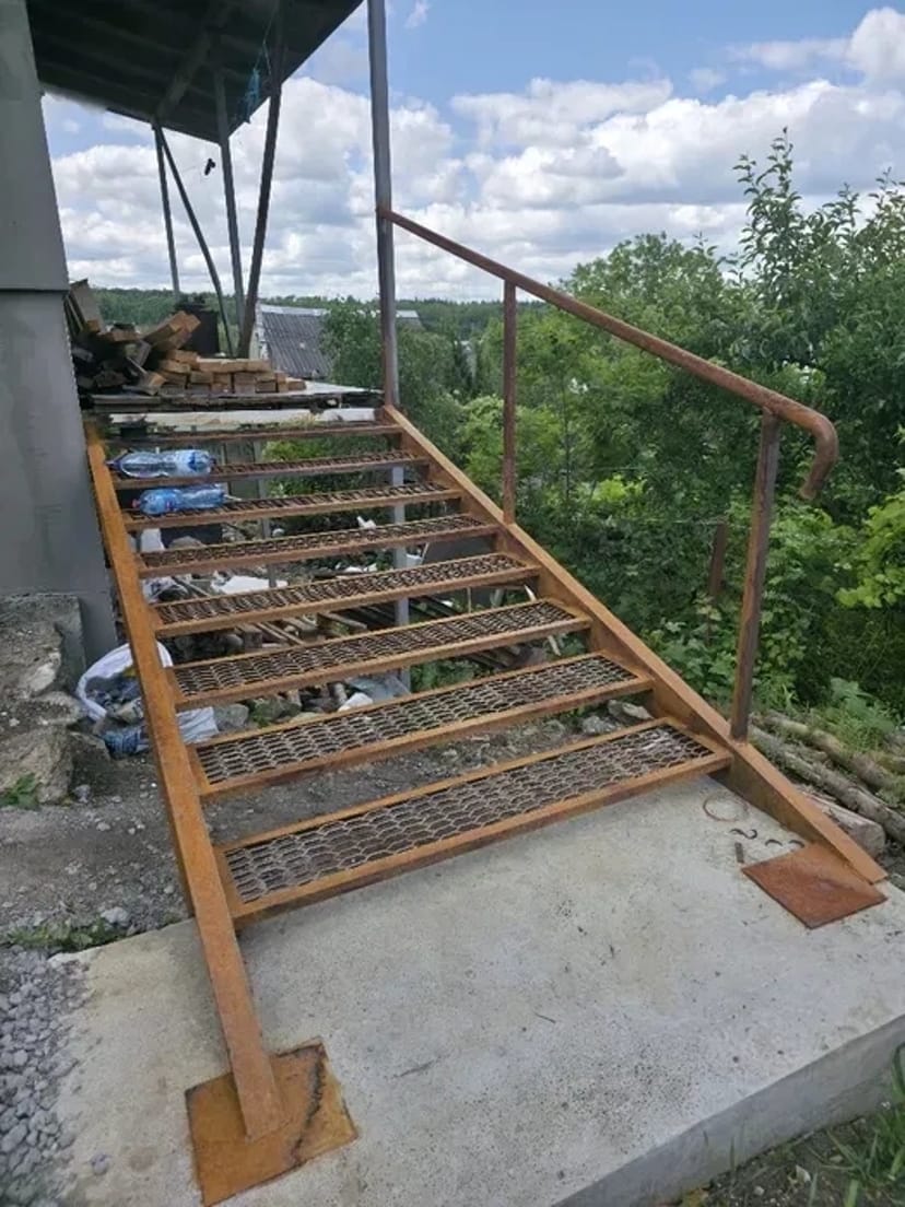 Кваліфікований фахівець з ручного дугового та напівавтоматичного зварювання металоконструкцій