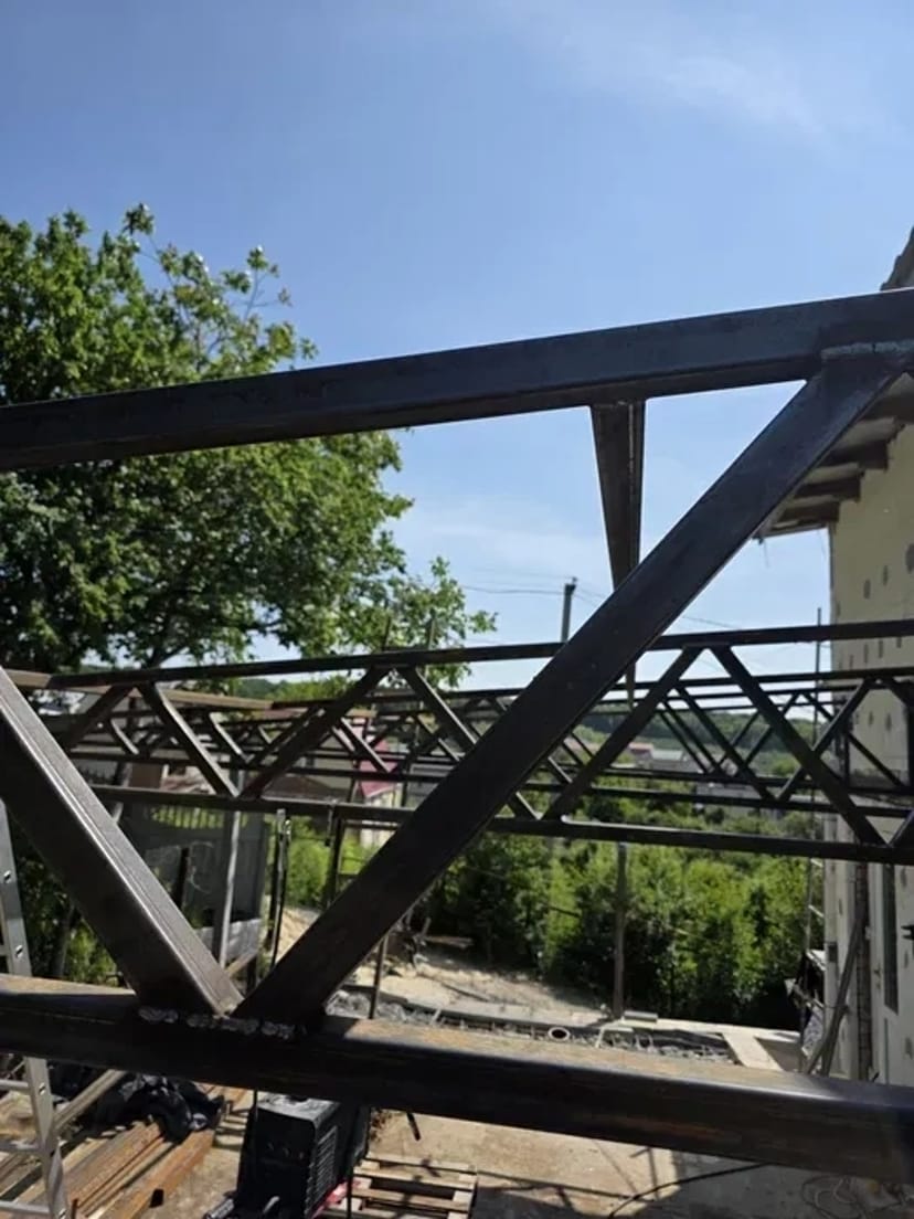 Кваліфікований фахівець з ручного дугового та напівавтоматичного зварювання металоконструкцій