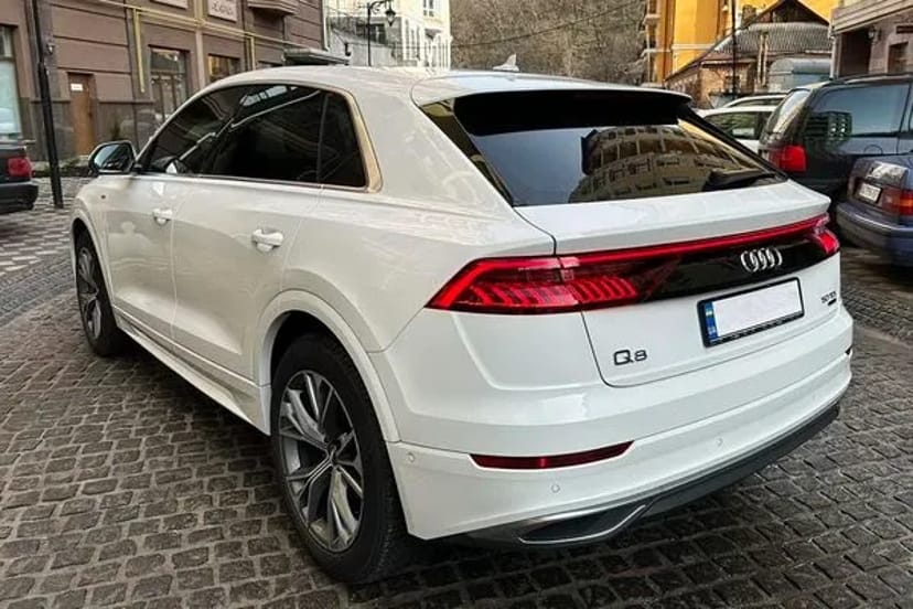 037 Позашляховик на весілля Audi Q8 S Line біла