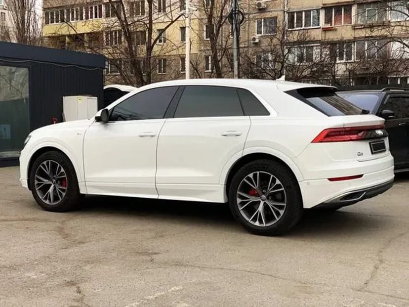 037 Позашляховик на весілля Audi Q8 S Line біла