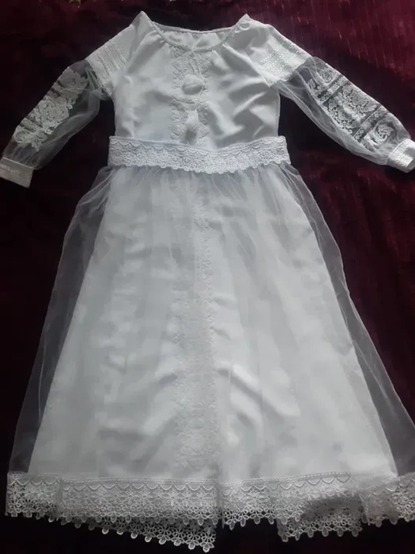 Плаття вишите до Причастя