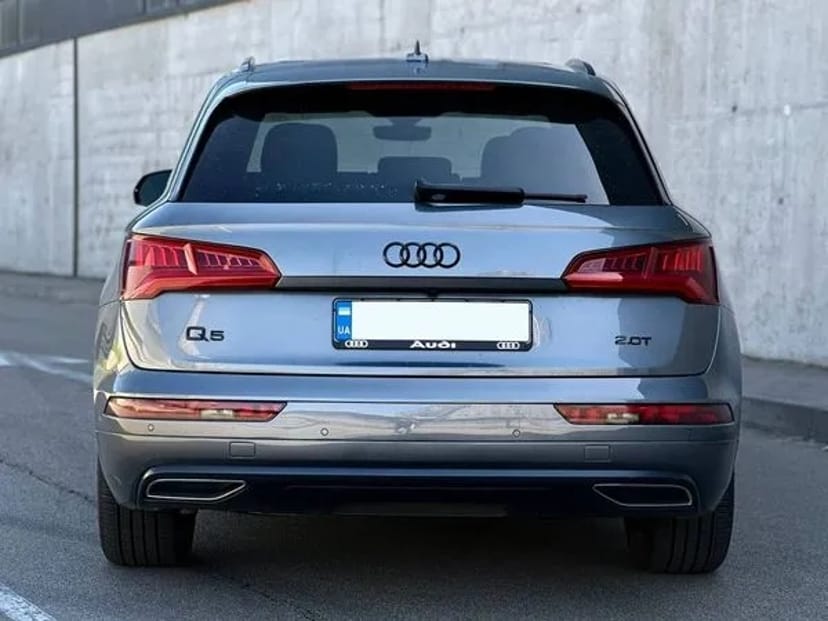 120 Позашляховик без водія Audi Q5-Quattro