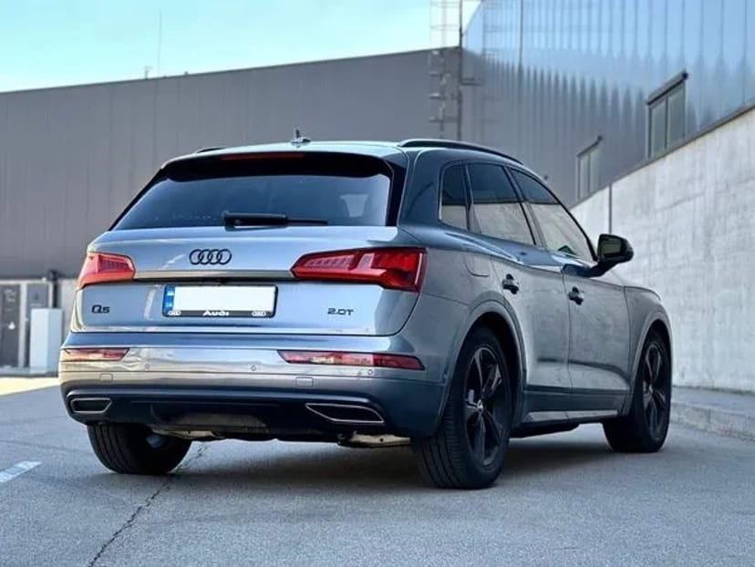 120 Позашляховик без водія Audi Q5-Quattro