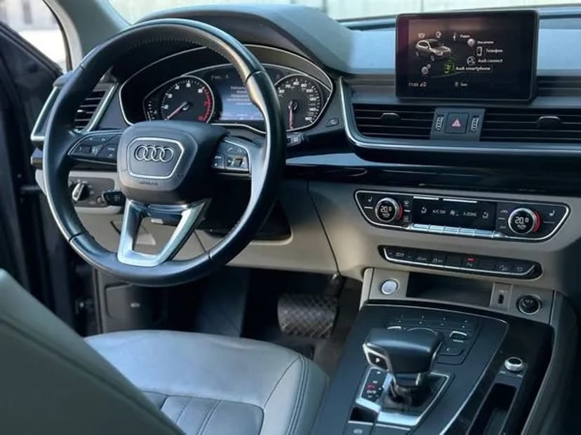 120 Позашляховик без водія Audi Q5-Quattro