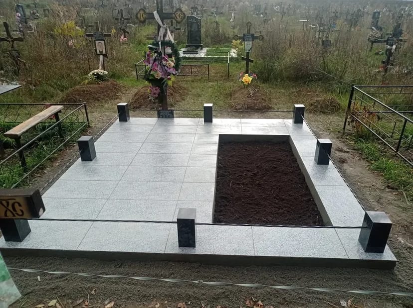 Виготовлення пам'ятників з граніту та бетону.