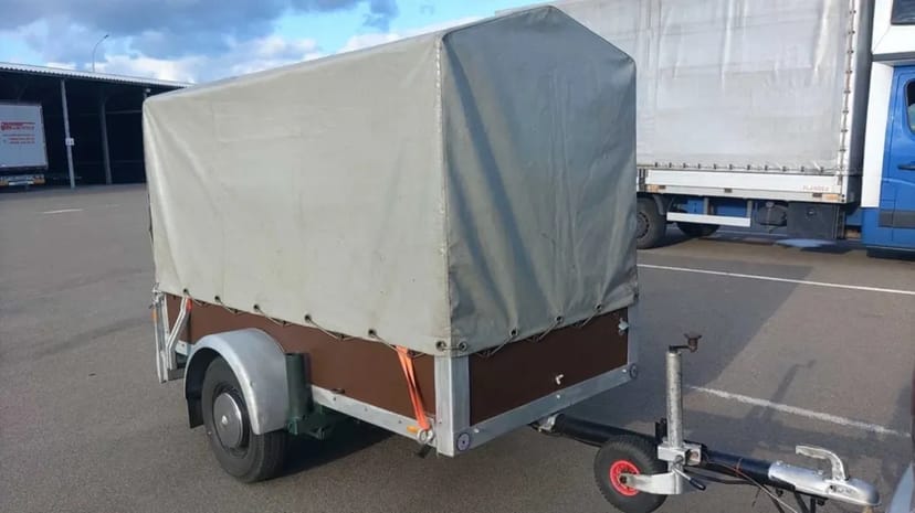 Мотопричіп з тентом: захист техніки