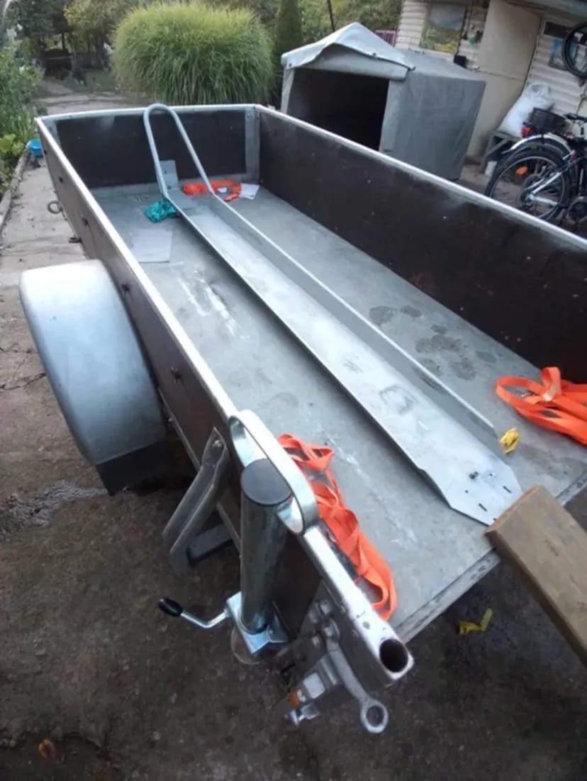 Мотопричіп з тентом: захист техніки