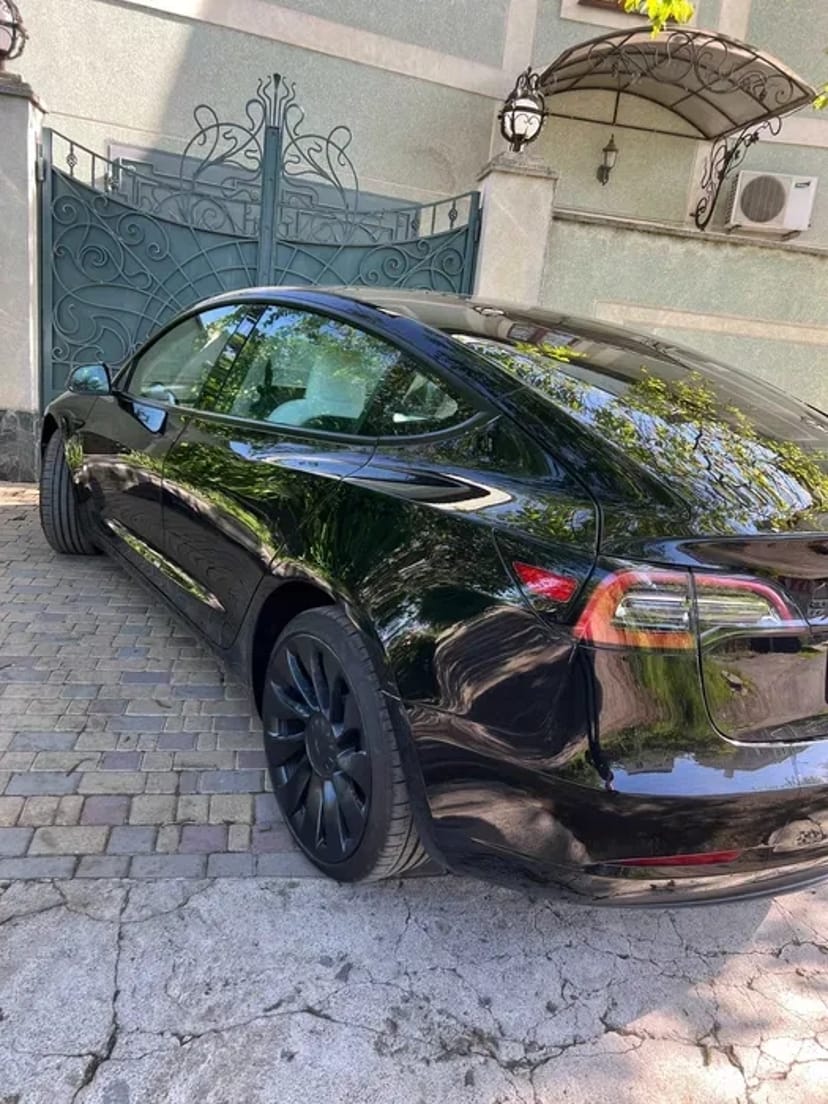 Автомобіль TESLA Model 3 Performance