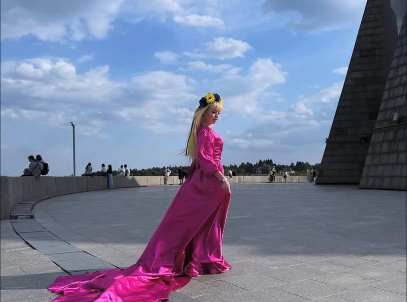 Неповторна сукня зі шлейфом 3,5 метри для фотосесії, відправляємо по всій країні