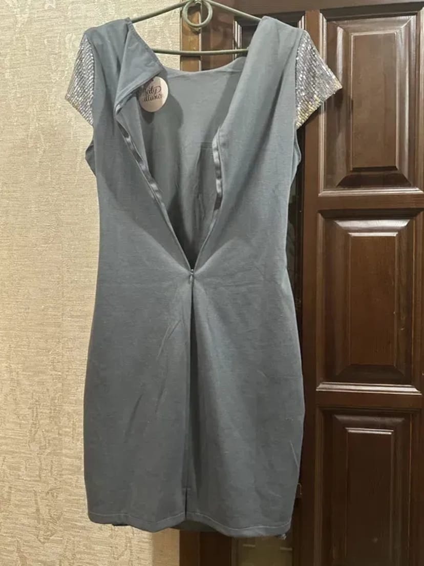 Вечірня сукня в паєтках блискавках