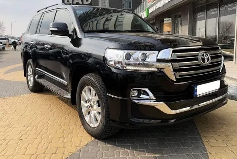256 Джип Toyota Land Cruiser 200 4.5d на весілля