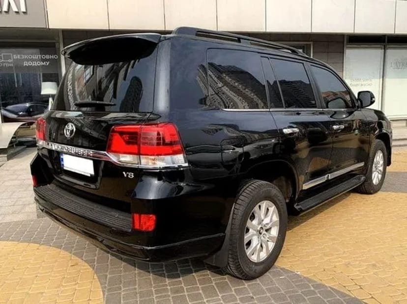 256 Джип Toyota Land Cruiser 200 4.5d на весілля