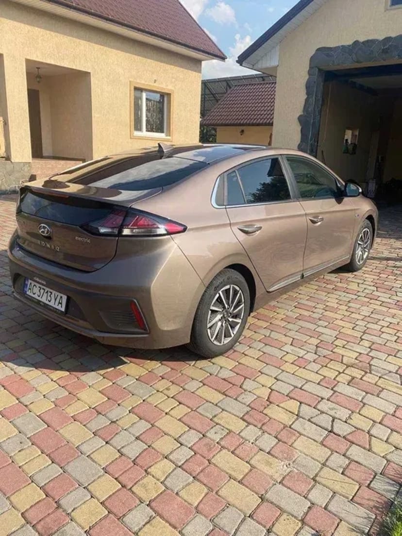 авто Hyundai Ioniq електро