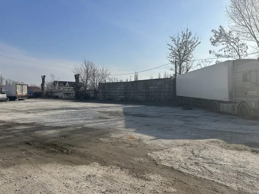 Цілодобова стоянка для вантажних автомобілів