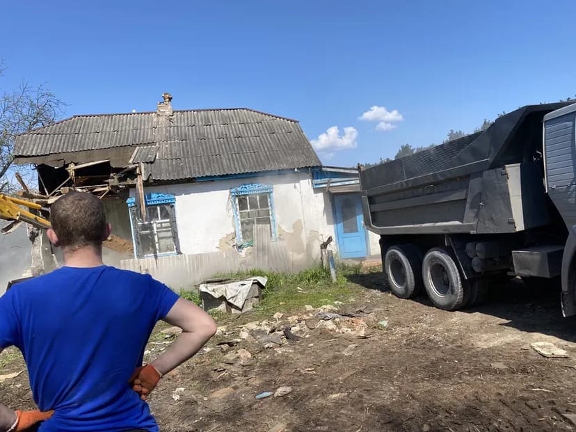 Демонтаж будинків очищення ділянок під за трійку