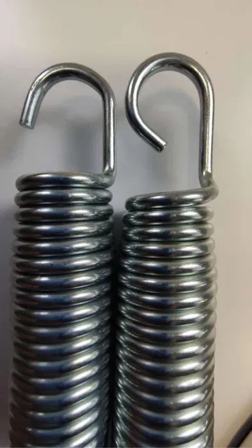 Пружина батута. Пружина для батута. Пружини для спортивного батута.