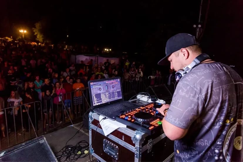 Dj Ді-джей на Ваше свято, звукове та світлове обладнання