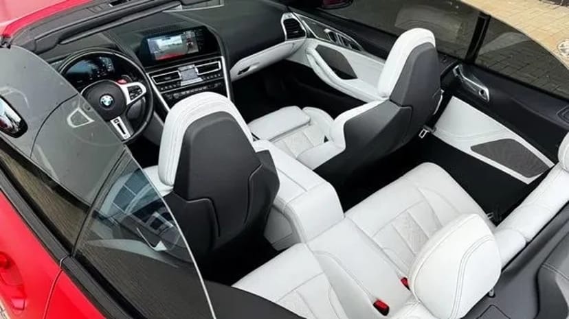 286 Кабріолет BMW M8 F91 Cabrio червона без водія