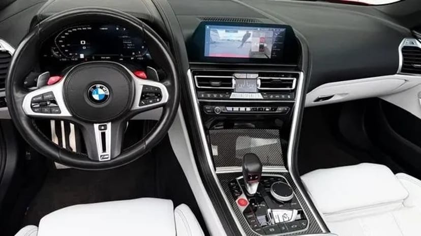 286 Кабріолет BMW M8 F91 Cabrio червона без водія