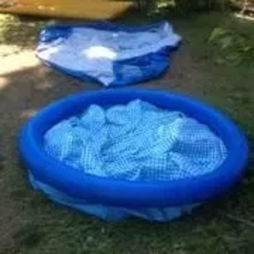 Ремонт надувних матраців ,диванів човнів атракціони ітд 5 сек