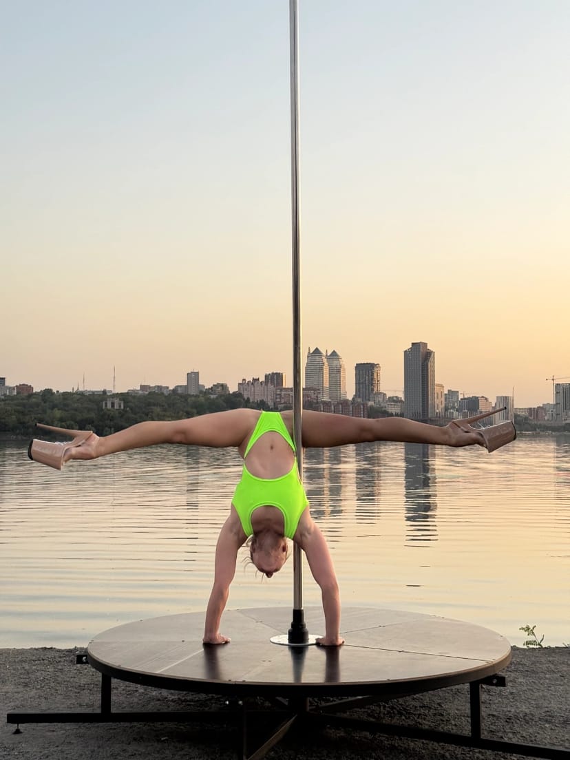 Подіумного пілону