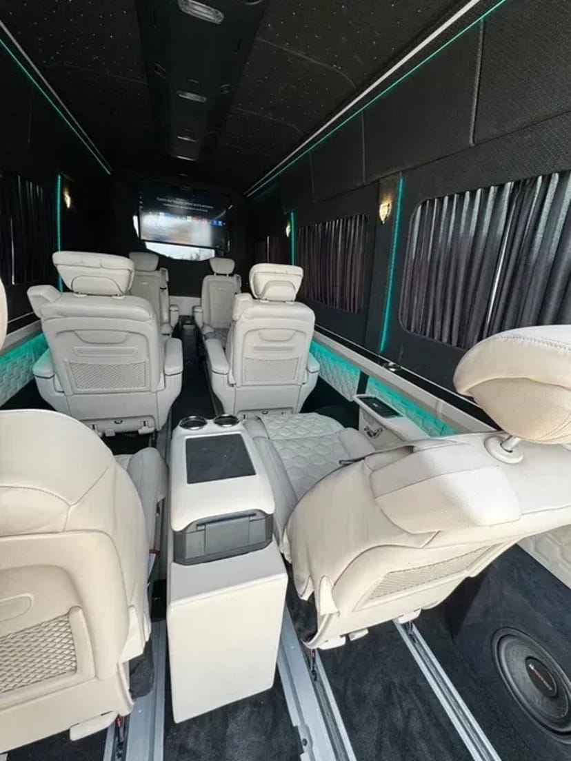 Пасажирські перевезення мікроавтобусами Mercedes